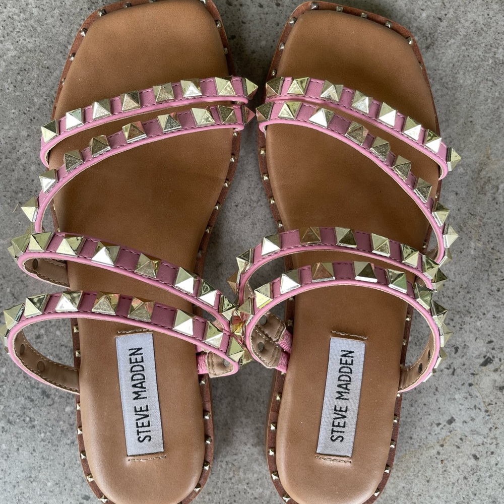 Wmns Steve Madden pink gold studded sandals Size 5